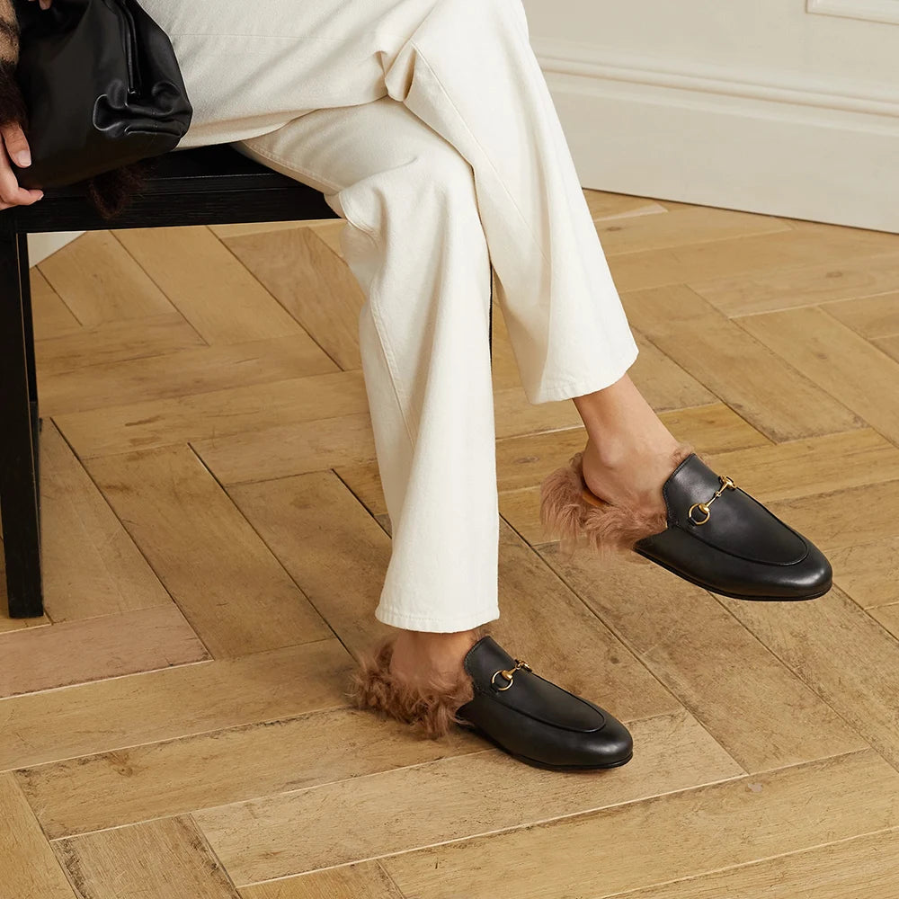 Wide Fit Black Fluffy OEM Flat Closed Toe Mules Women Shoes Buckled Backless Mule Loafers With Fur