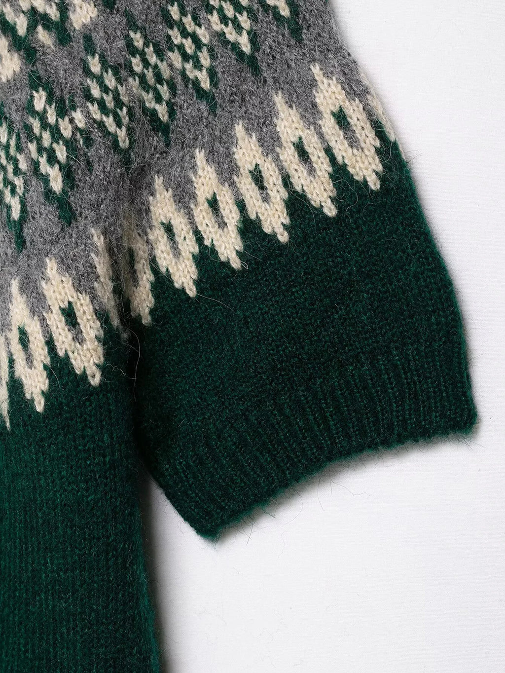 2025 Winter New Women's Sweet and Lazy Retro Short Sleeve Round Neck Jacquard Knitted Cardigan Coat