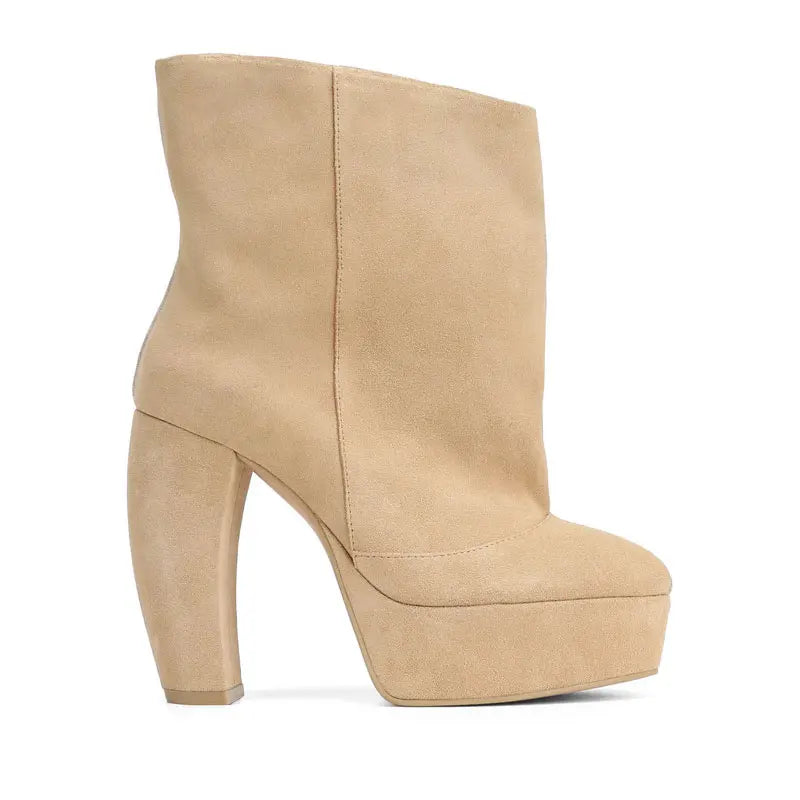 2026 Autumn/Winter New Coarse High Heels Short Boots Round Head Fashion Thick Bottom Women's Large Medium Boots