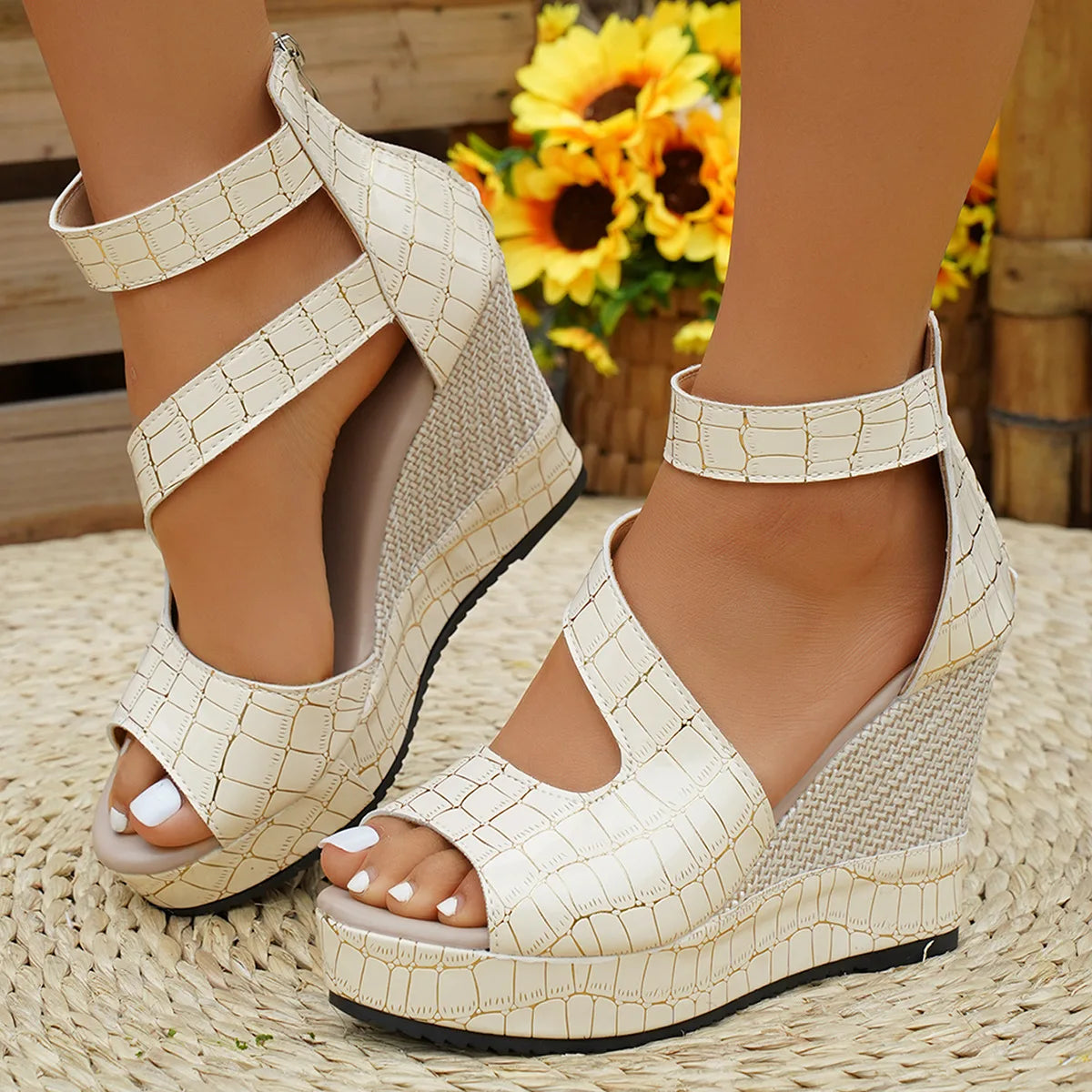 Plus Size Shoes for Women 36-42 Summer Fashion Platform Wedges Buckle Strap