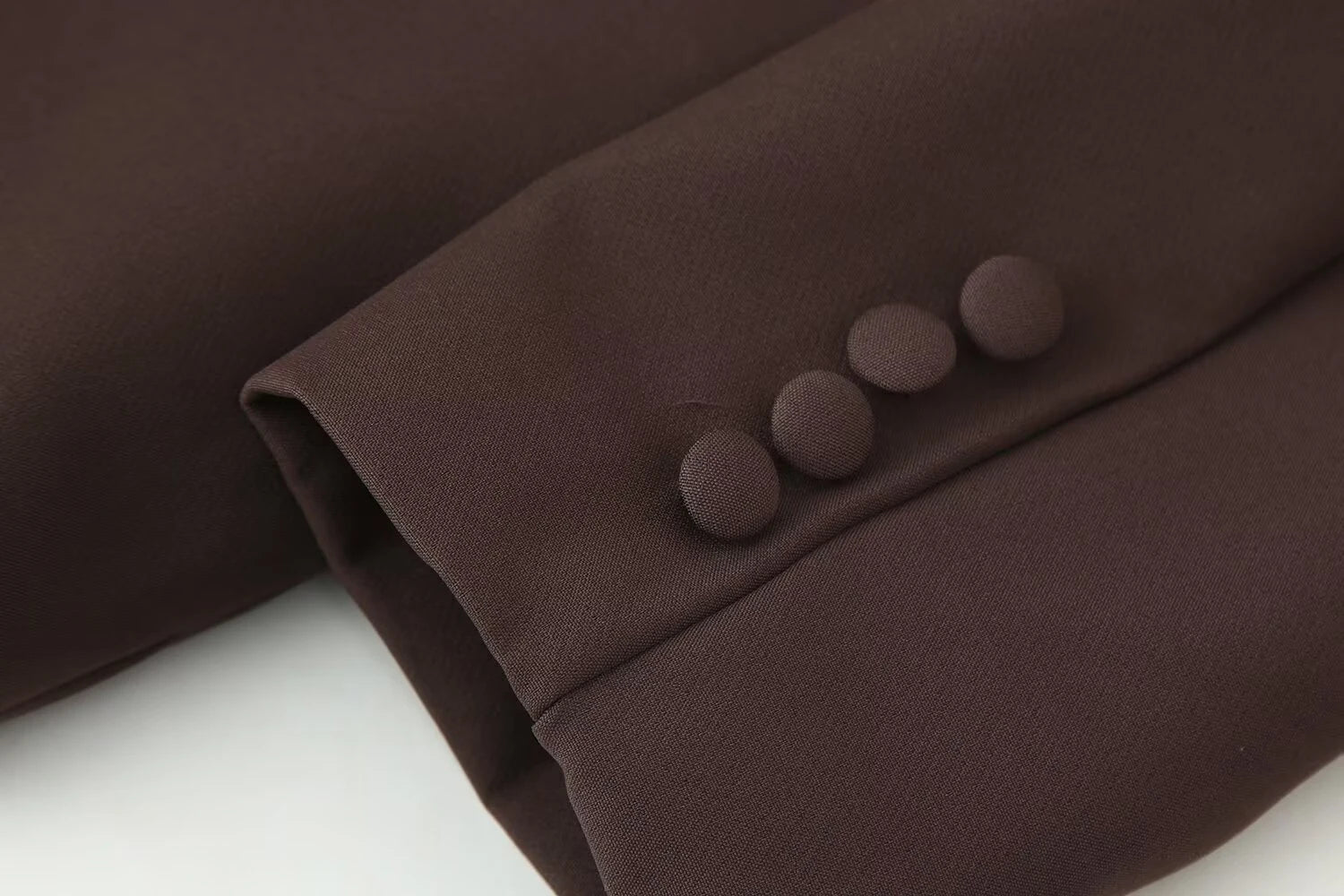 Spring new women's French collar long sleeved double breasted breasted decoration with waist cinching and slimming suit jacket