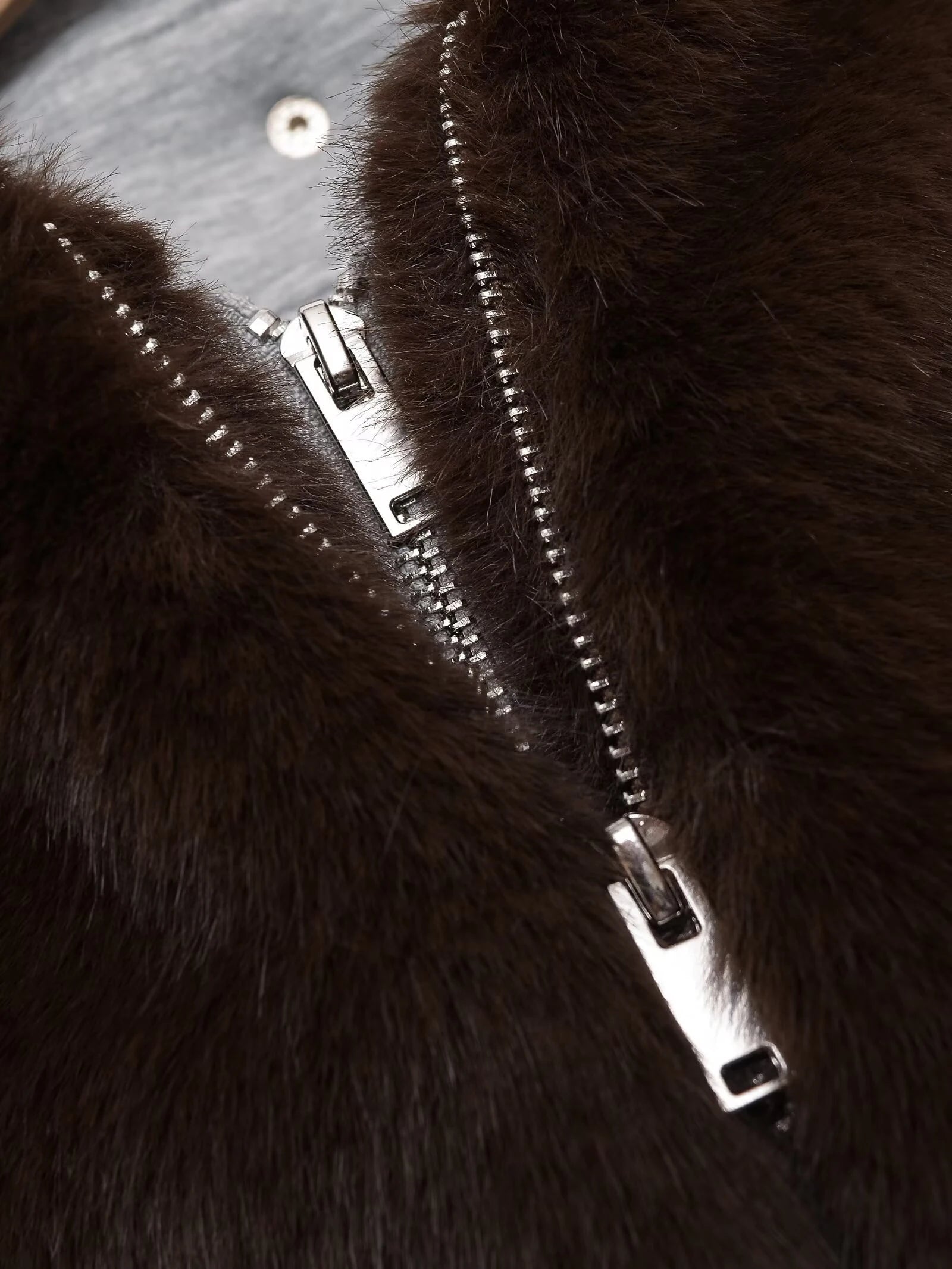 2025 Winter New Fashionable Sweet Loose Splicing Artificial Fur Zipper Hooded Jacket for Women