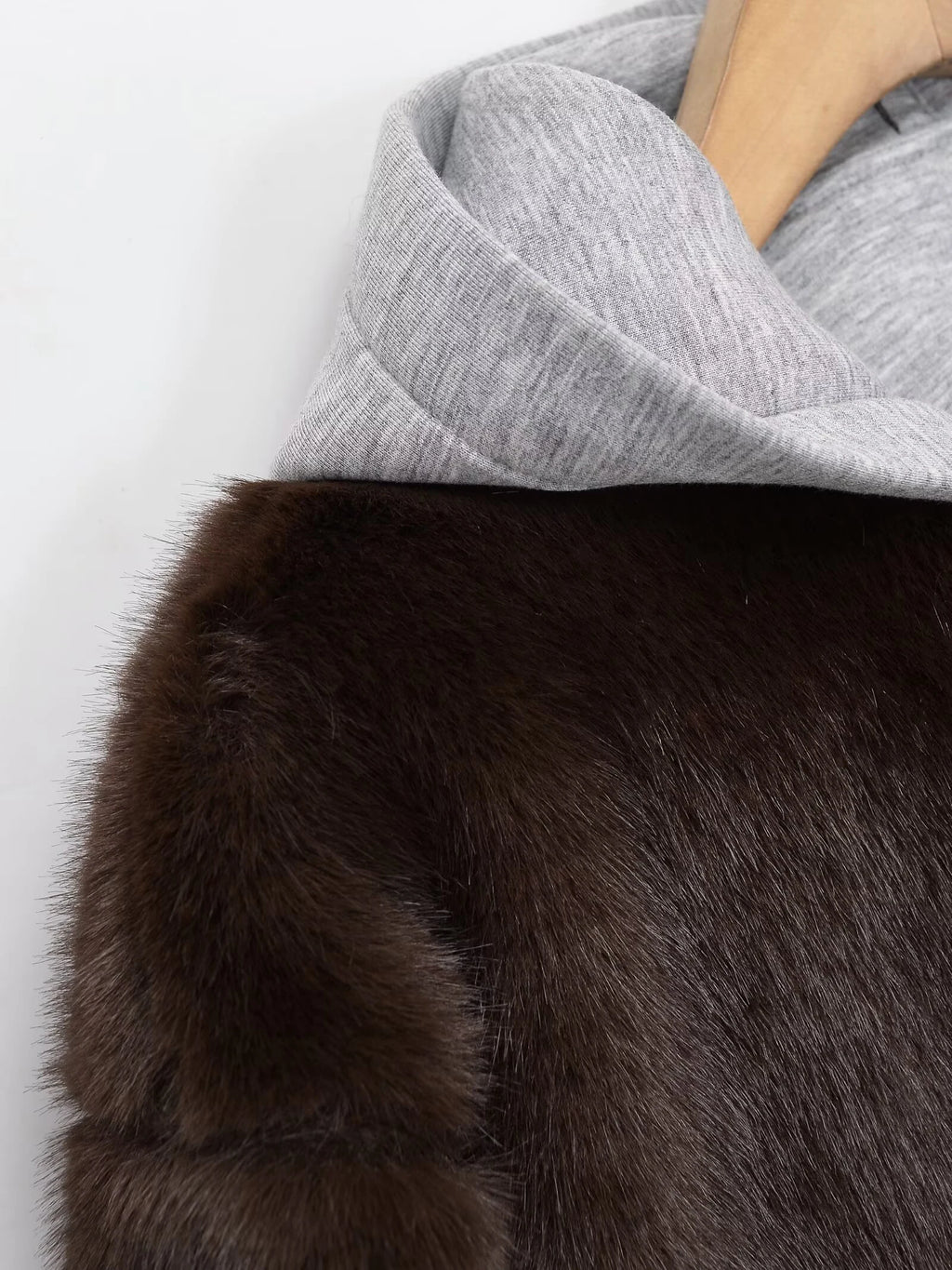 2025 Winter New Fashionable Sweet Loose Splicing Artificial Fur Zipper Hooded Jacket for Women