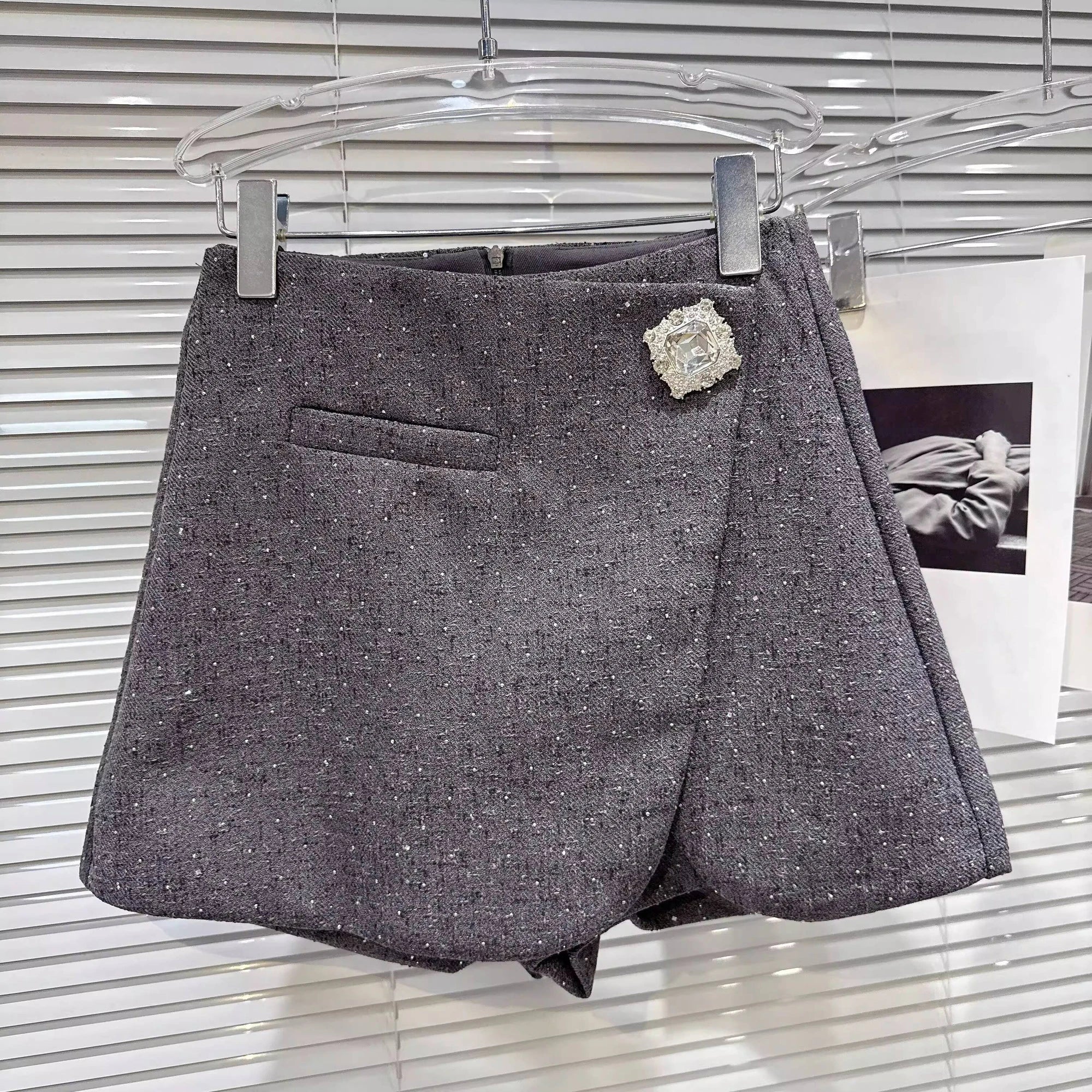 2025 Autumn New Fashion Rhinestone Diagonal Hem Shorts Skirts For Women Elegant Versatile A-line Short Pant Female 11A05878
